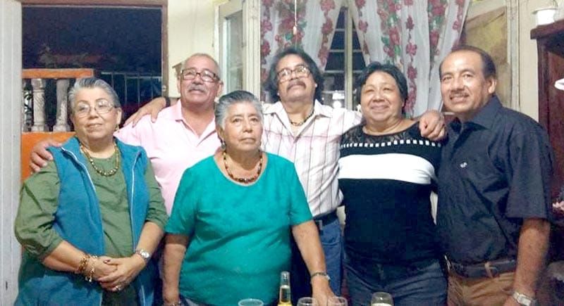 MUY FELICITADA ESTUVO EN SU ONOMÁSTICO LA SEÑORA ROSALINA CAMACHO...