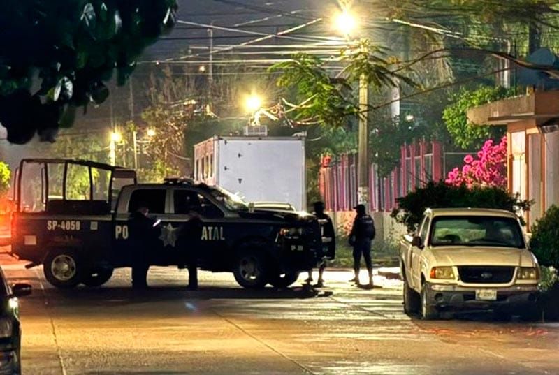 ¡RESCATAN A VÍCTIMA DE SECUESTRO EN POZA RICA! - EN EL OPERATIVO HUBO CUATRO DETENIDOS Y ASEGURARON UN AUTO NISSAN