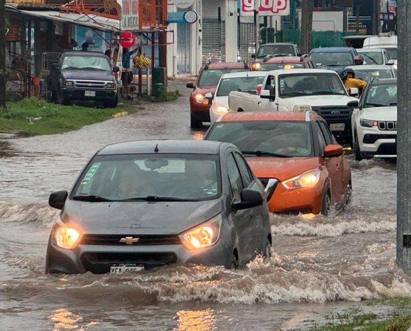 ¡Y FUE LA “COLA” DE ERICK! - *Inundaciones en la zona conurbada