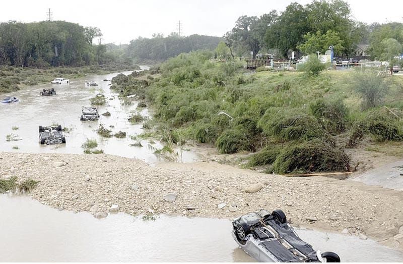 ¡AUMENTAN A 11 MUERTOS POR FUERTES LLUVIAS EN SAN ANTONIO!