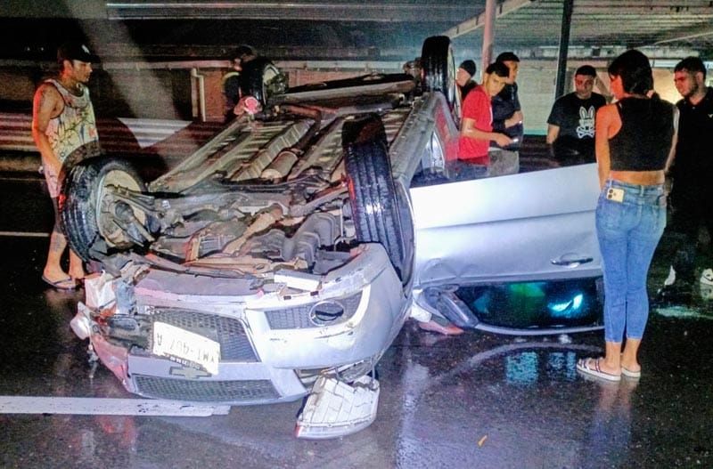 ¡TERMINA LA PARRANDA VOLCADO EN EL PUENTE DE LAS AMAPOLAS!