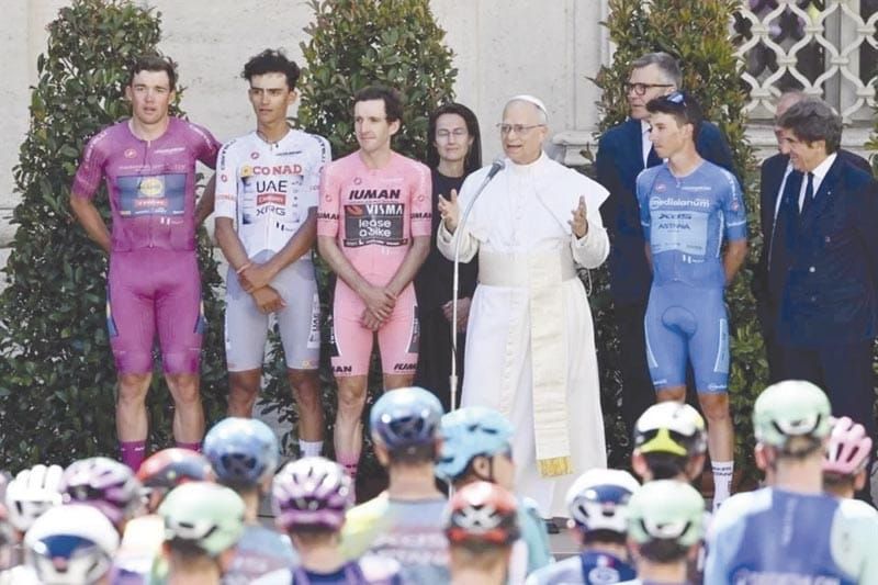 ¡RECIBEN DEL TORO Y CICLISTAS BENDICIÓN DEL PAPA LEÓN XIV!