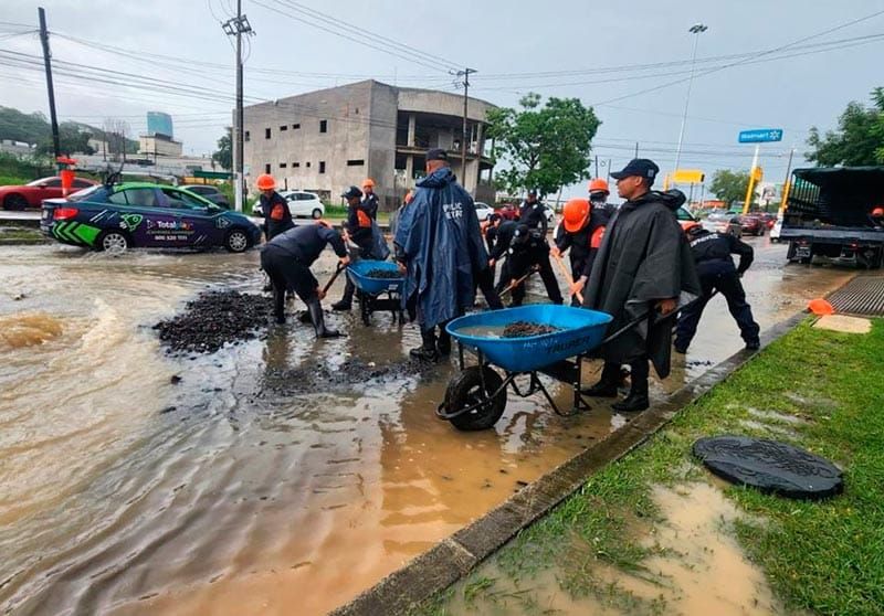 ¡320 POLICÍAS RESCATAN Y EVACUAN FAMILIAS EN ZONAS INUNDADAS! - PLAN TAJÍN DE LA SSP POR LOS EFECTOS DEL HURACÁN “ERICK”