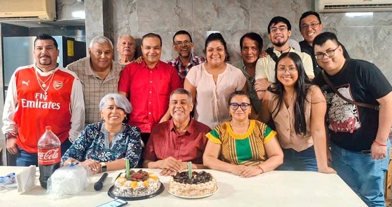 CUAUHTÉMOC FESTEJA ENTRE AMIGOS