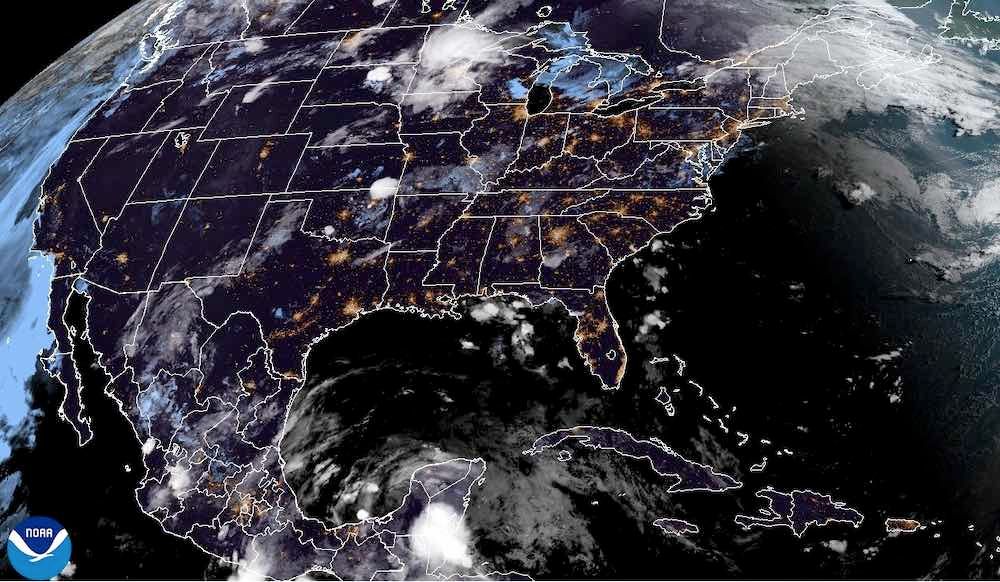 ¡SE NOS VIENE UN DISTURBIO AL GOLFO! - *LLUEVE, RELAMPAGUEA Y CON RACHAS DEL NORTE.