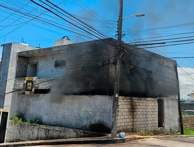 ¡SE QUEMÓ VIVIENDA ABANDONADA EN BOCA DEL RÍO!