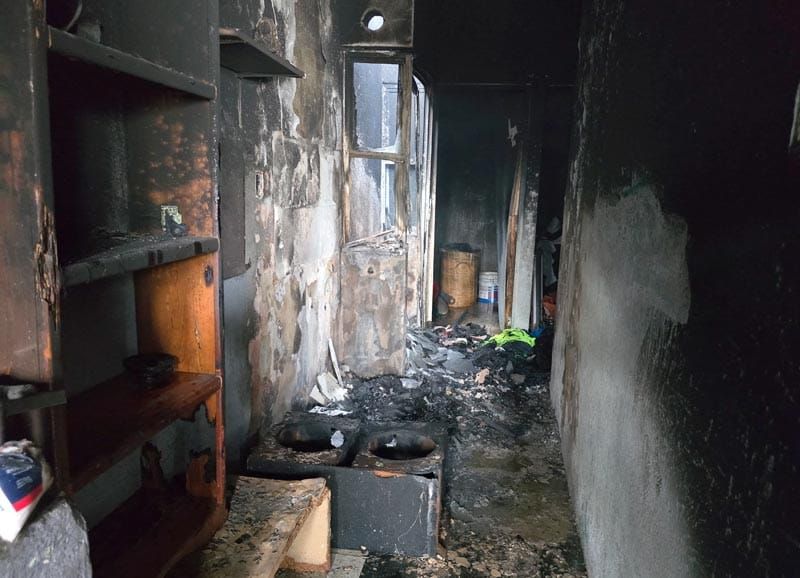 ¡SE “CHAMUSCÓ” VIVIENDA ABANDONADA EN LOMAS 4!