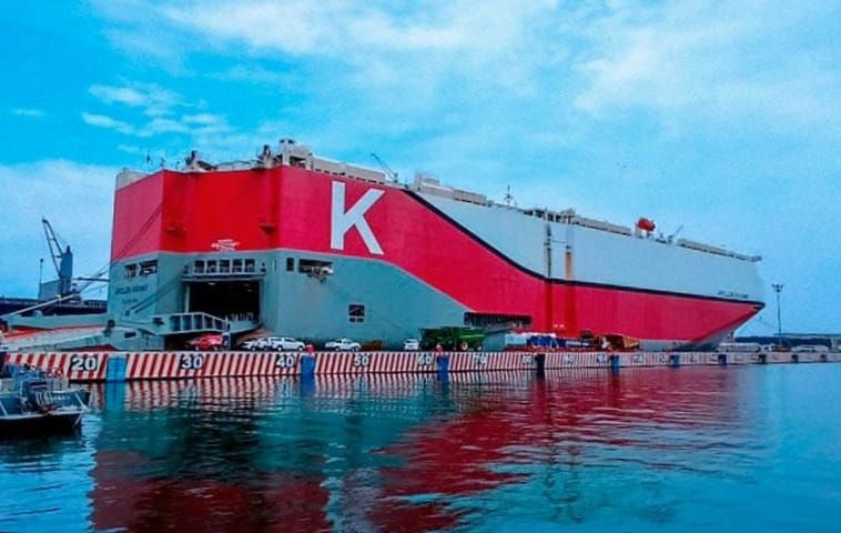 ¡BAJO EL MOVIMIENTO DEL PUERTO!
