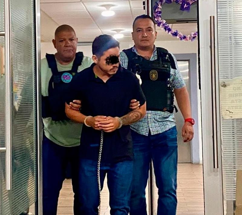 ¡CAE FEMINICIDA PRÓFUGO! - MATO A PUÑALADAS A ALONDRA PORQUE NO QUISO CONTINUAR LA RELACION