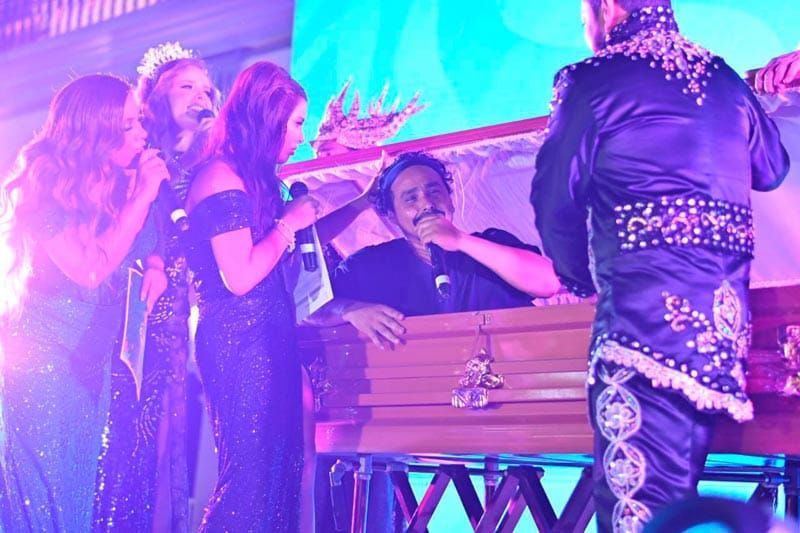 ¡Y LO ENTIERRAN! - A JUAN CARNAVAL