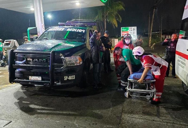 ¡BALEAN A DESPACHADOR EN ASALTO A TRES GASOLINERAS!