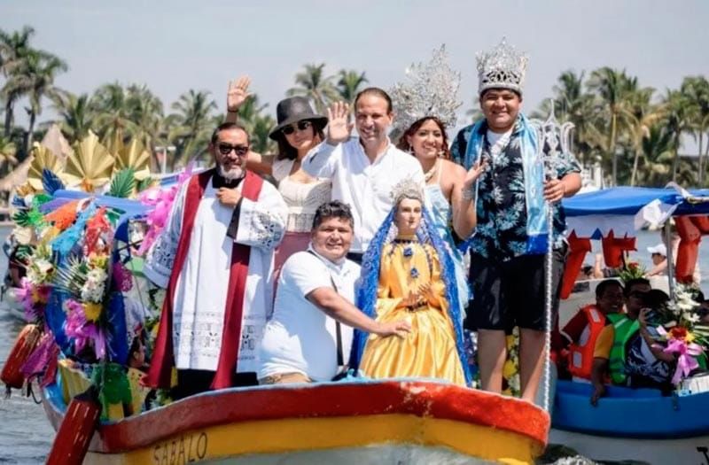 ¡PASEAN A SANTA ANA! - EN EL DESFILE ACUÁTICO