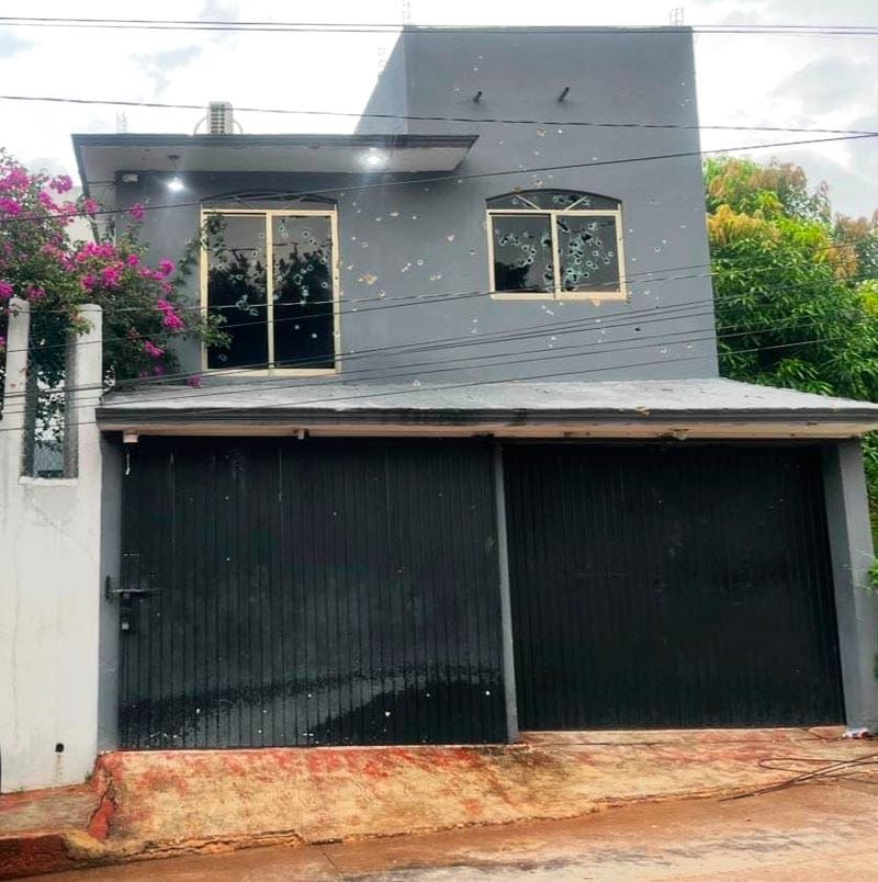 ¡BALEAN CON RÁFAGAS DE METRALLETA UNA VIVIENDA EN ACAYUCAN!