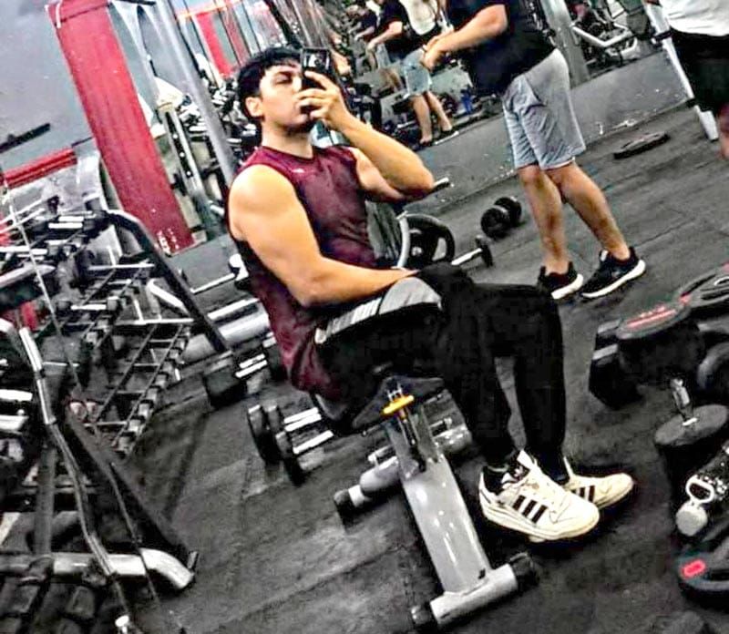 ¡IDENTIFICAN AL EJECUTADO AFUERA DEL GIMNASIO!