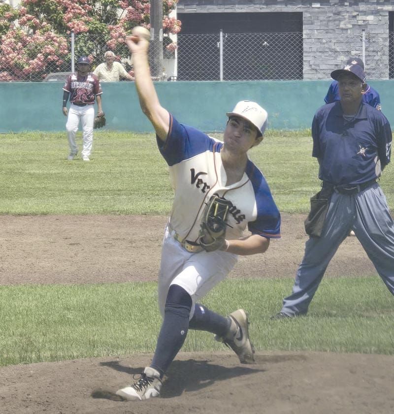 ¡HOSPITAL VENCE 9-8 A RESINAS EN LA LIGA SABATINA DE BEISBOL!
