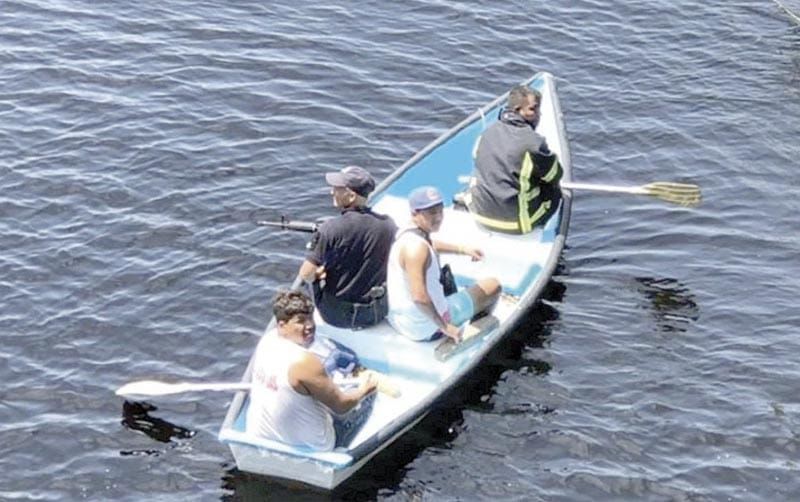 ¡CAE MENOR DE PUENTE Y ES DEVORADO POR COCODRILOS!