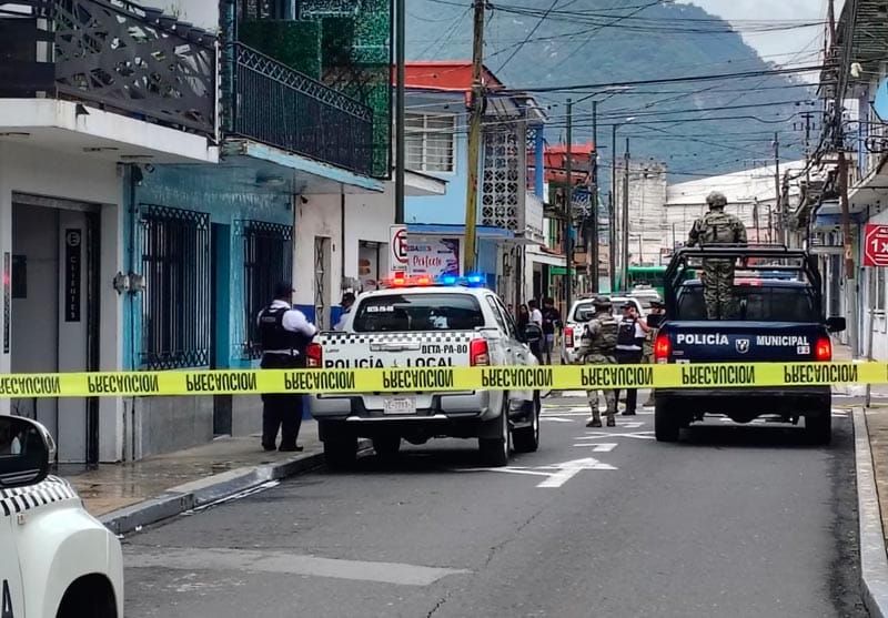 ¡SE LE METIÓ EL CHAMUCO Y APUÑALÓ A COMERCIANTE!