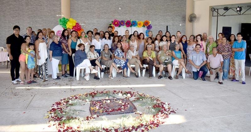 DORA FESTEJA CON GRAN ALEGRÍA SUS 60 AÑOS