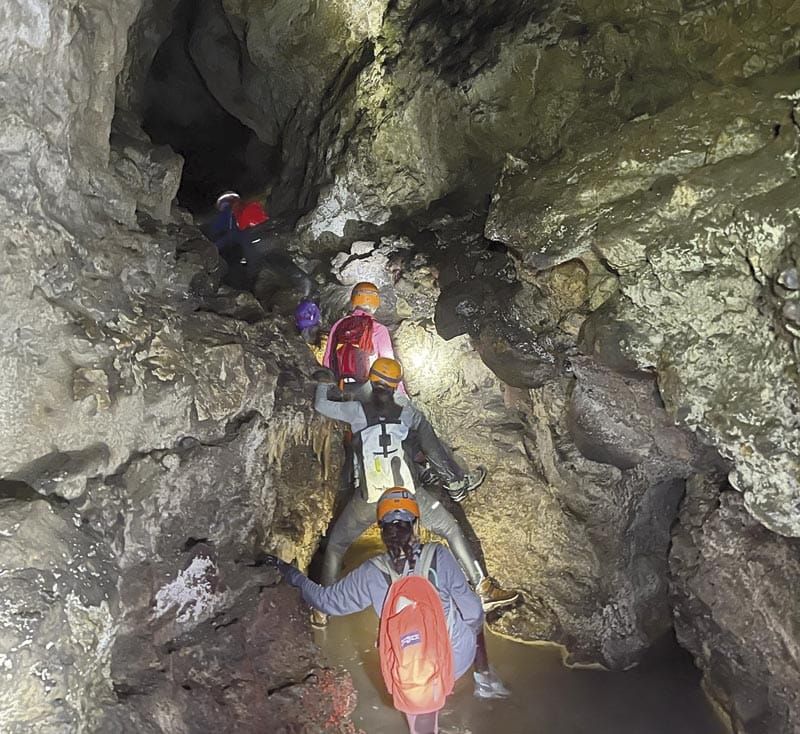 ¡ADENTRAN EN LA CUEVA DE LA REJA !