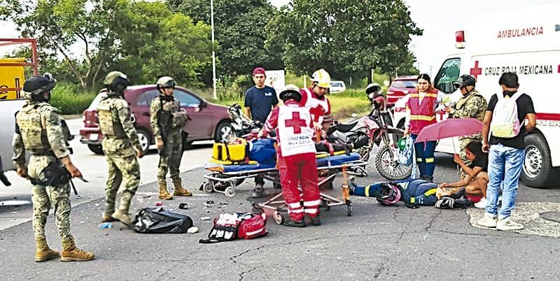 ¡CHOCAN CONTRA UNA CAMIONETA Y TERMINAN EL HOSPITAL!