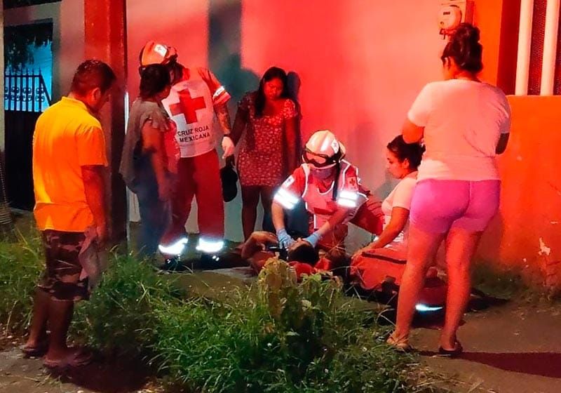 ¡MOTOCICLISTA SE ESTRELLÓ CONTRA POSTE DE CONCRETO!