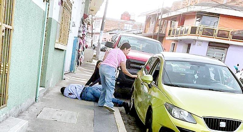 ¡EJECUTADO FRENTE A SU FAMILIA! - PISTOLEROS LE DISPARARON A QUEMARROPA EN EL CENTRO DE COSCOMATEPEC