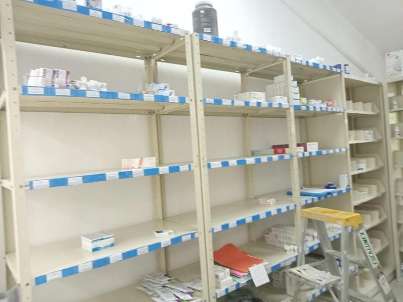 ¡ANAQUELES VACÍOS! - LO QUE FALTABA