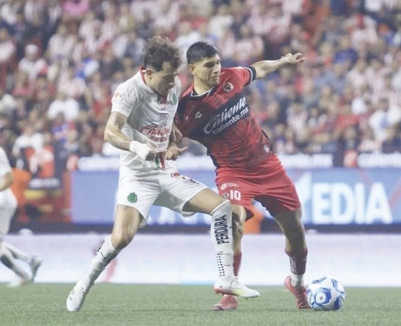¡CON GOLAZOS, CHIVAS RESCATA DRAMÁTICO EMPATE 3-3 EN TIJUANA!
