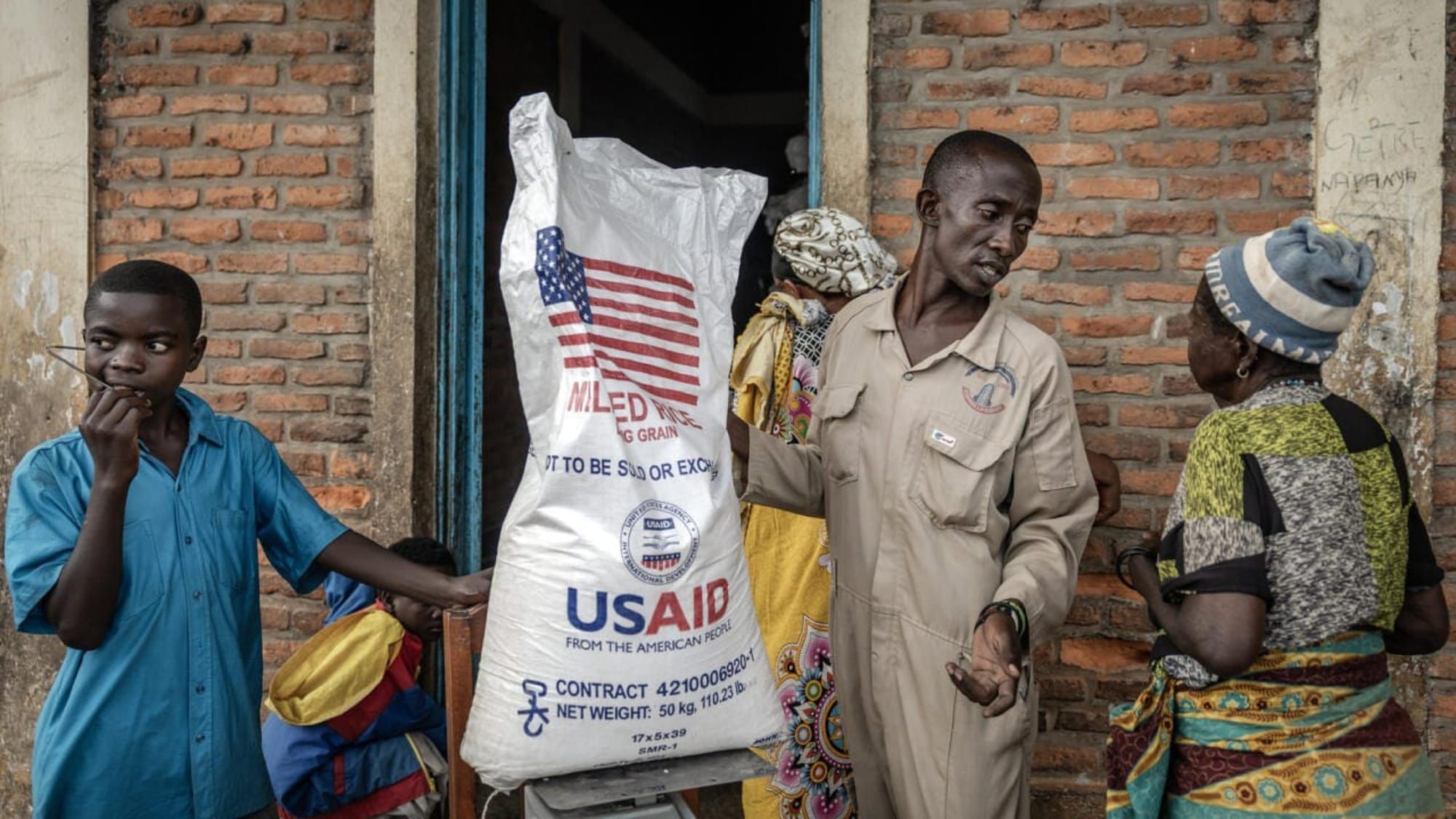 ¡SUDÁFRICA LUCHA POR ENCONTRAR MEDICAMENTOS CONTRA EL VIH TRAS RECORTES DE AYUDA DE EU!