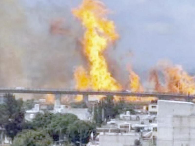 ¡SUMAN 22 MUERTOS POR LA EXPLOSIÓN DE PIPA!