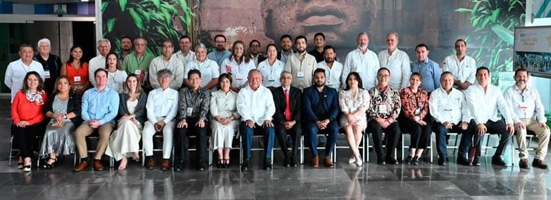 ¡EMBAJADORES Y CÓNSULES EN LA CUMBRE!