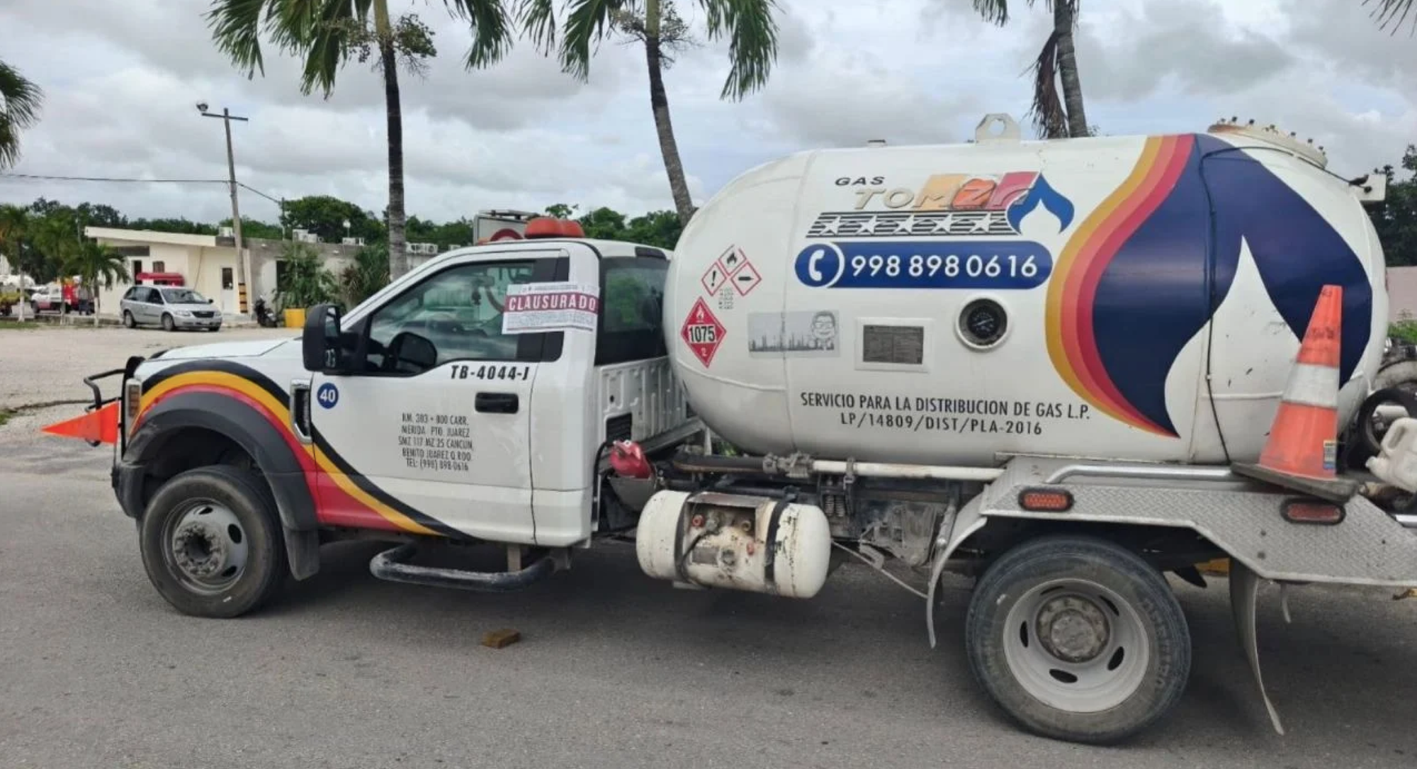 ¡FUGA DE GAS EN PIPA DE EMPRESA LIGADA A EXPLOSIÓN EN IZTAPALAPA!