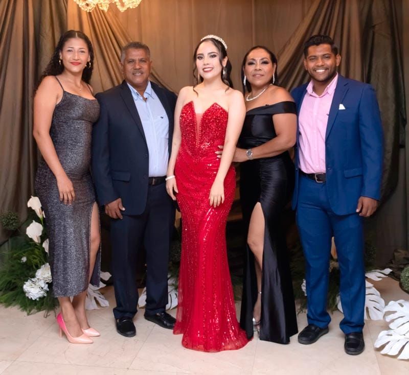 MAYRA ES NUEVA PROFESIONISTA