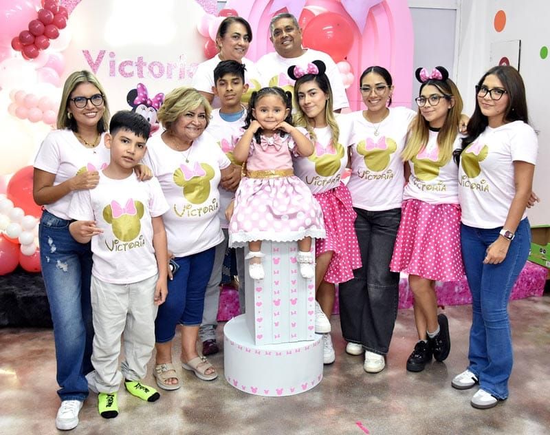 VICTORIA ES PRESENTADA ANTE DIOS