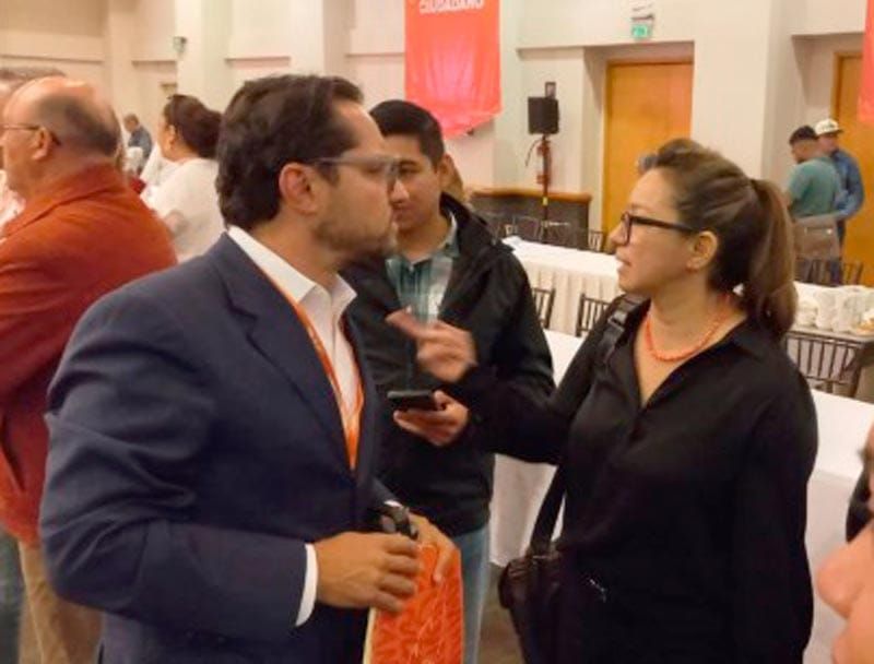 ¡EX CONTRALORA SE PINTA DE NARANJA!