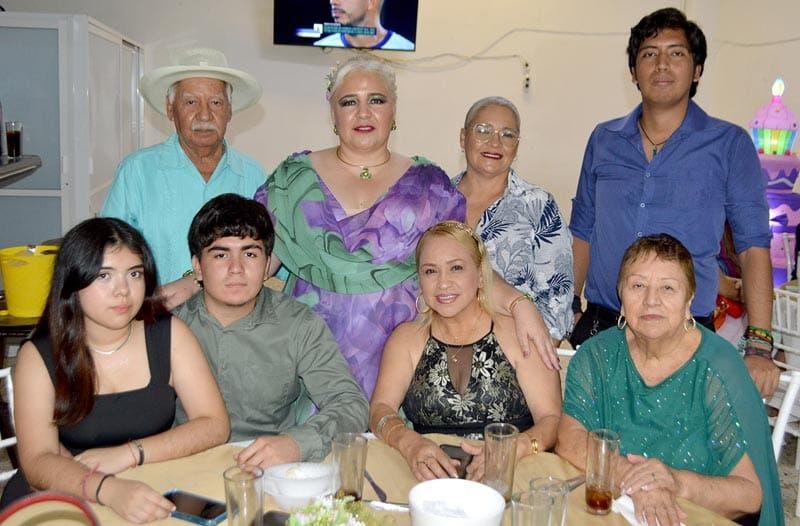 FESTEJA ARISBE SUS 50