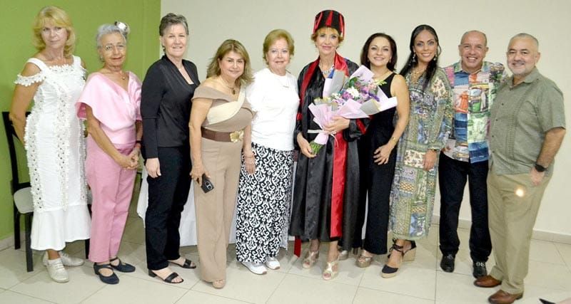 ERIKA REMPENING RECIBE HONORIS CAUSA