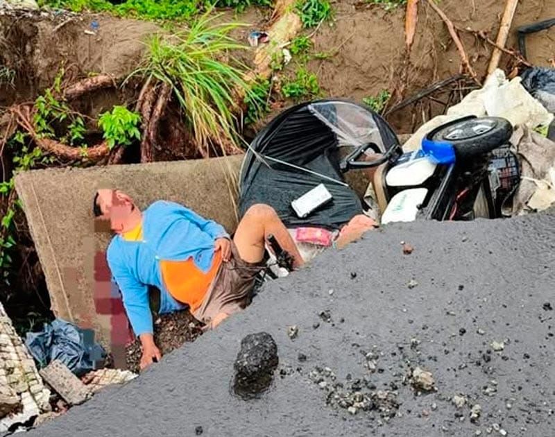 ¡SE LO LLEVABA EL AGUA! - *Fue auxiliado cerca de Diverplaza