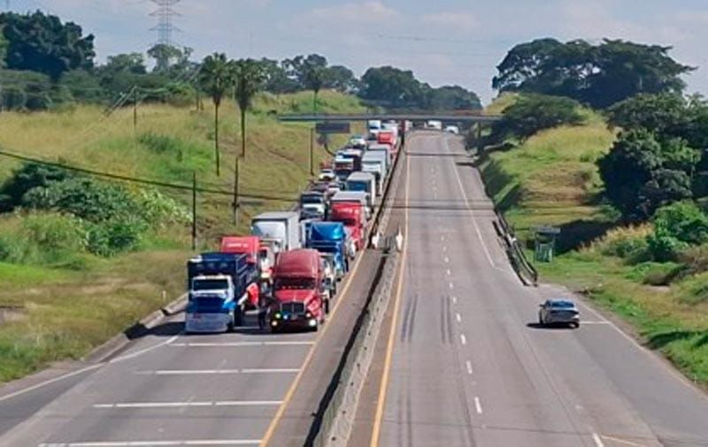 ¡PROTESTAN CON MARCHA LENTA! - POR LA INSEGURIDAD EN VERACRUZ