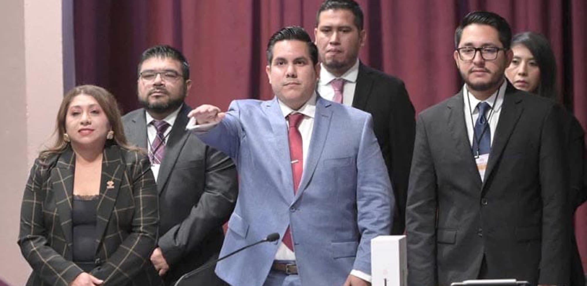 ¡DEJAN SOLO A BOUZAS! - *Oposición desaira comparecencia de titular de Comunicación