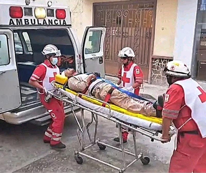 ¡ABUELITO DA SU MAL PASO Y SE FRACTURÓ EL CRÁNEO!