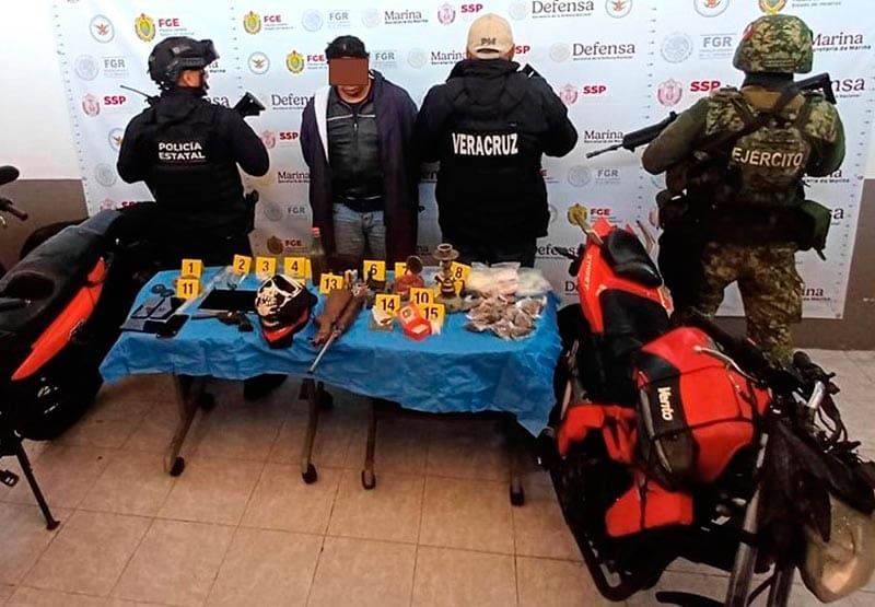 ¡DETENIDO CON UN ARSENAL EN ALTOTONGA!