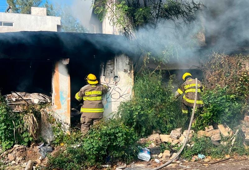 ¡FUERTE INCENDIO MOVILIZA A BOMBEROS A LA COLONIA RIGO!