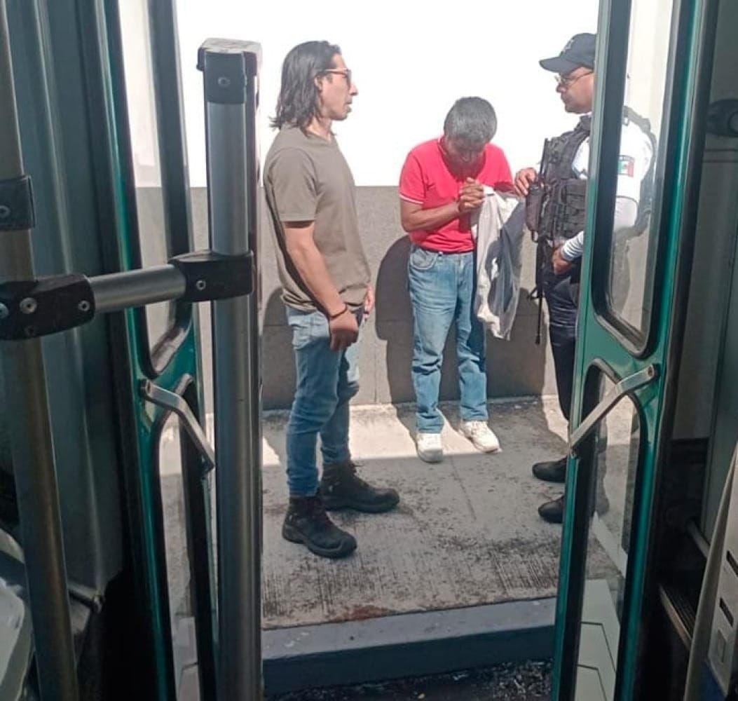 ¡DETIENEN A ACOSADOR DE MUJERES EN AUTOBÚS URBANO!