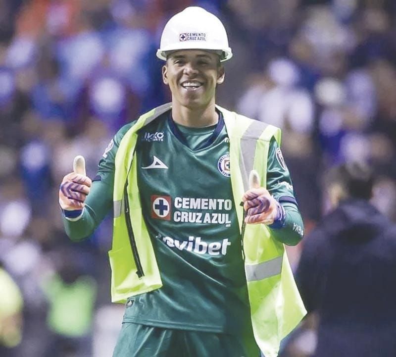 ¡CRUZ AZUL TOMA EL LIDERATO VENCIENDO 3-0 PUEBLA Y DUERME COMO LIDER GENERAL!