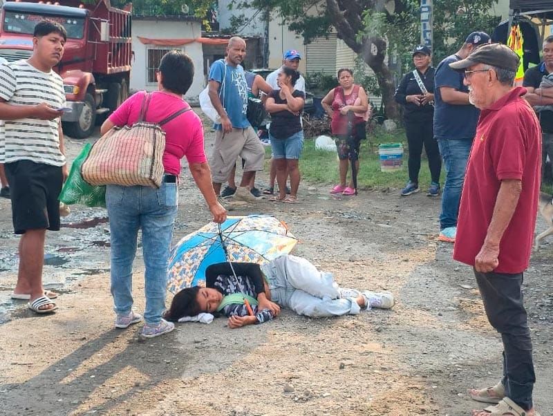 ¡JOVENCITA ATROPELLADA FRENTE AL TIANGUIS!