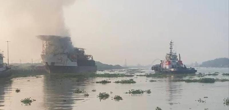 ¡ARDE EL BLUE PHOENIX! - CIERRAN EL RECINTO DE PAJARITOS EN COATZA