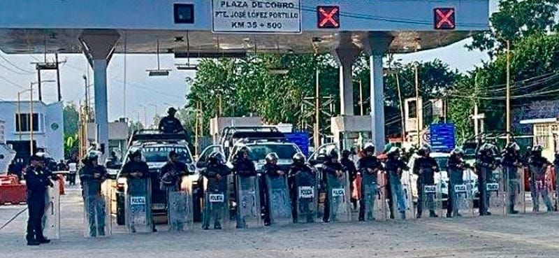 ¡CIERRAN EL PUENTE! - CON ANTIMOTINES