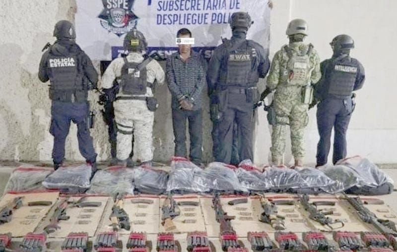 ¡TRAÍA UN ARSENAL Y MÁS DE 6 MIL BALAS!