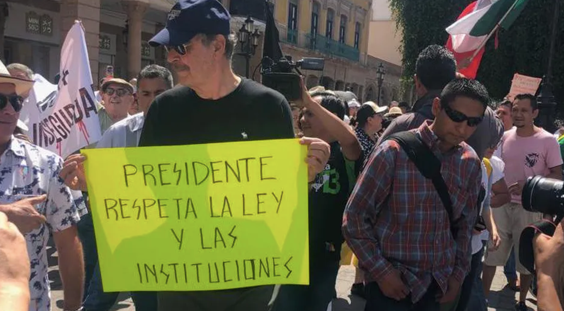 ¡VICENTE FOX INTENSIFICA SU ACTIVISMO PARA CONVOCAR A LA MARCHA!